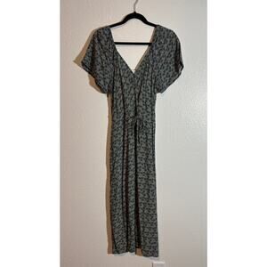 Luxology Size M Flutter Sleeve Elasticized V-Neck Green Ditsy Floral Maxi Dress